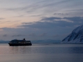 Zwei Mal täglich legt ein Hurtigruten-Schiff im Hafen von Honningsvåg an.