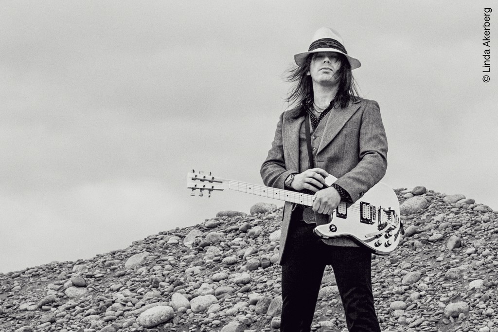 Nicke solo pic-credit_Linda-Akerberg