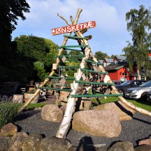 Wunschbaum vorm Brundby Rock Hotel